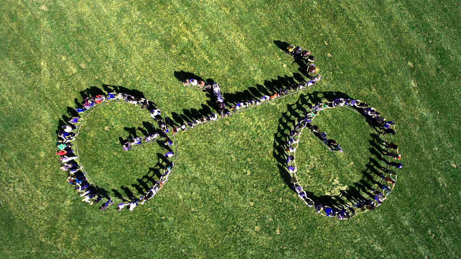 JobRad-Mitarbeiter bilden Fahrrad Luftbild JobRad-Mitarbeiter bilden Fahrrad Luftbild